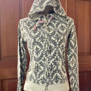 Hoodie ⚜️Perfect condition,soft and comfy! Good for when chilly!